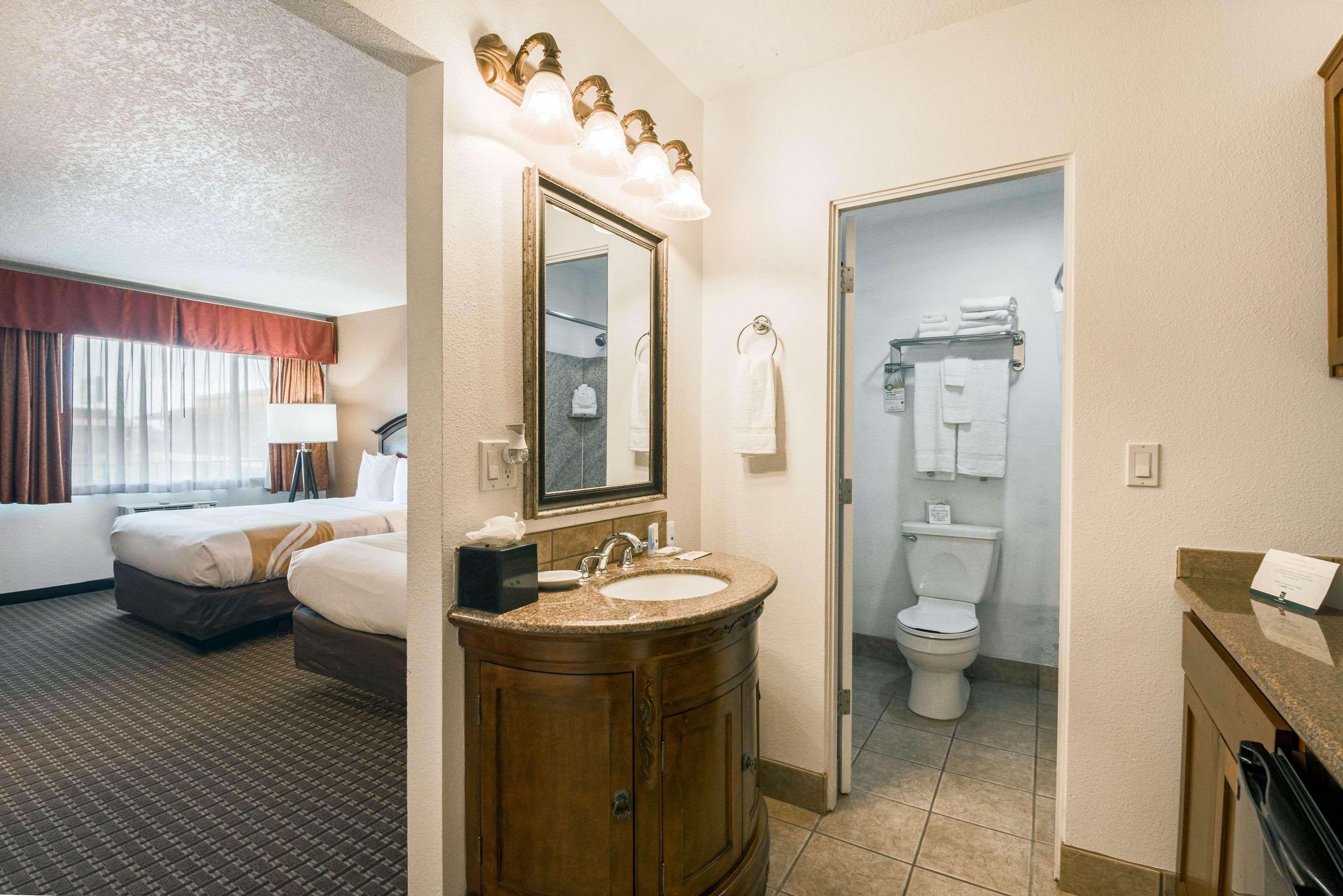 Quality Inn & Suites Airport Portland Bagian luar foto