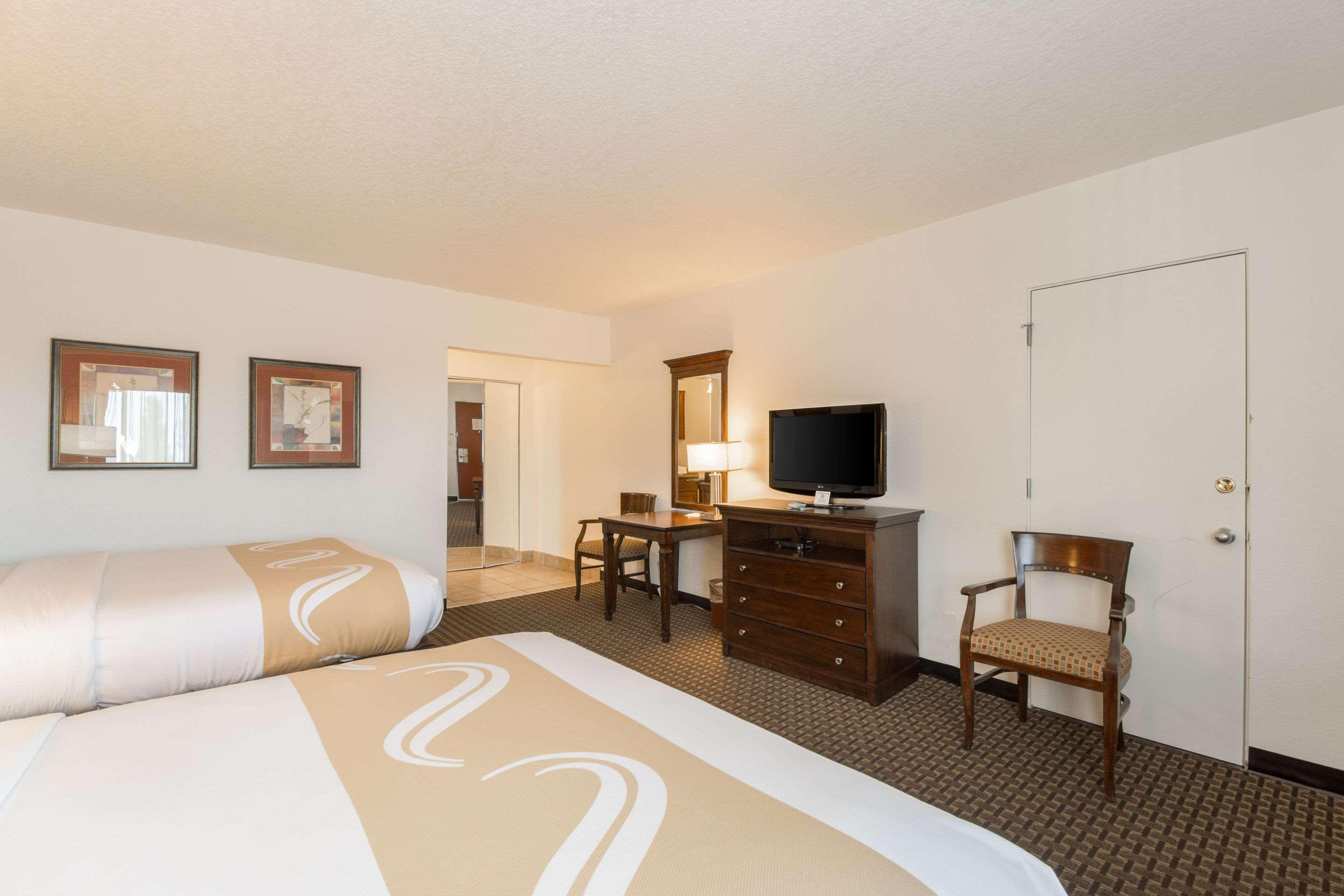 Quality Inn & Suites Airport Portland Bagian luar foto