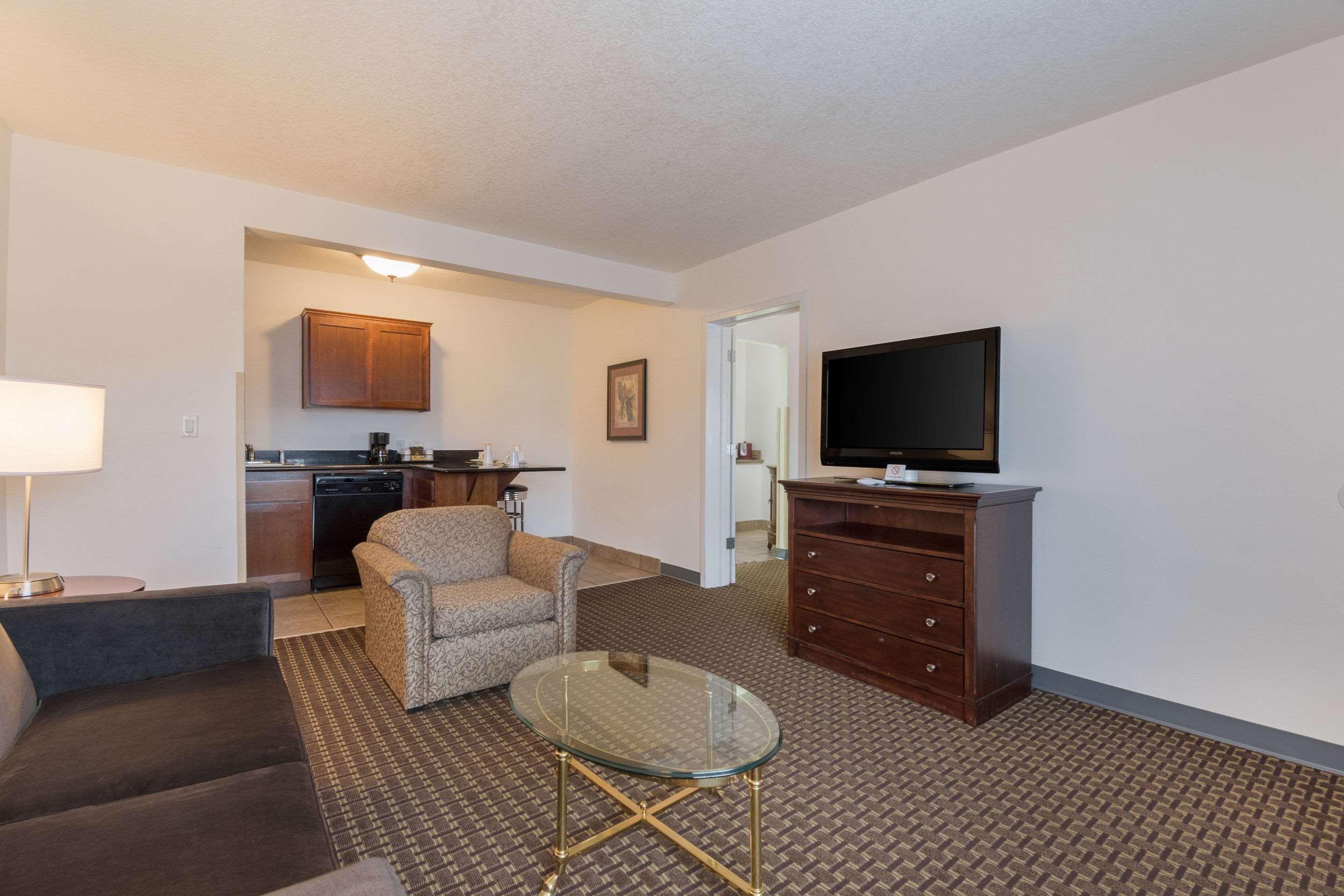 Quality Inn & Suites Airport Portland Bagian luar foto