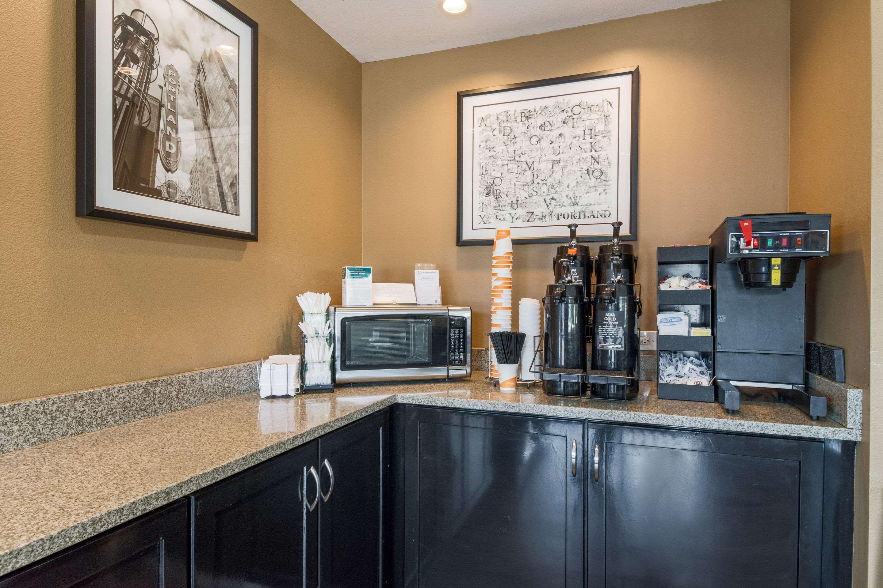 Quality Inn & Suites Airport Portland Bagian luar foto