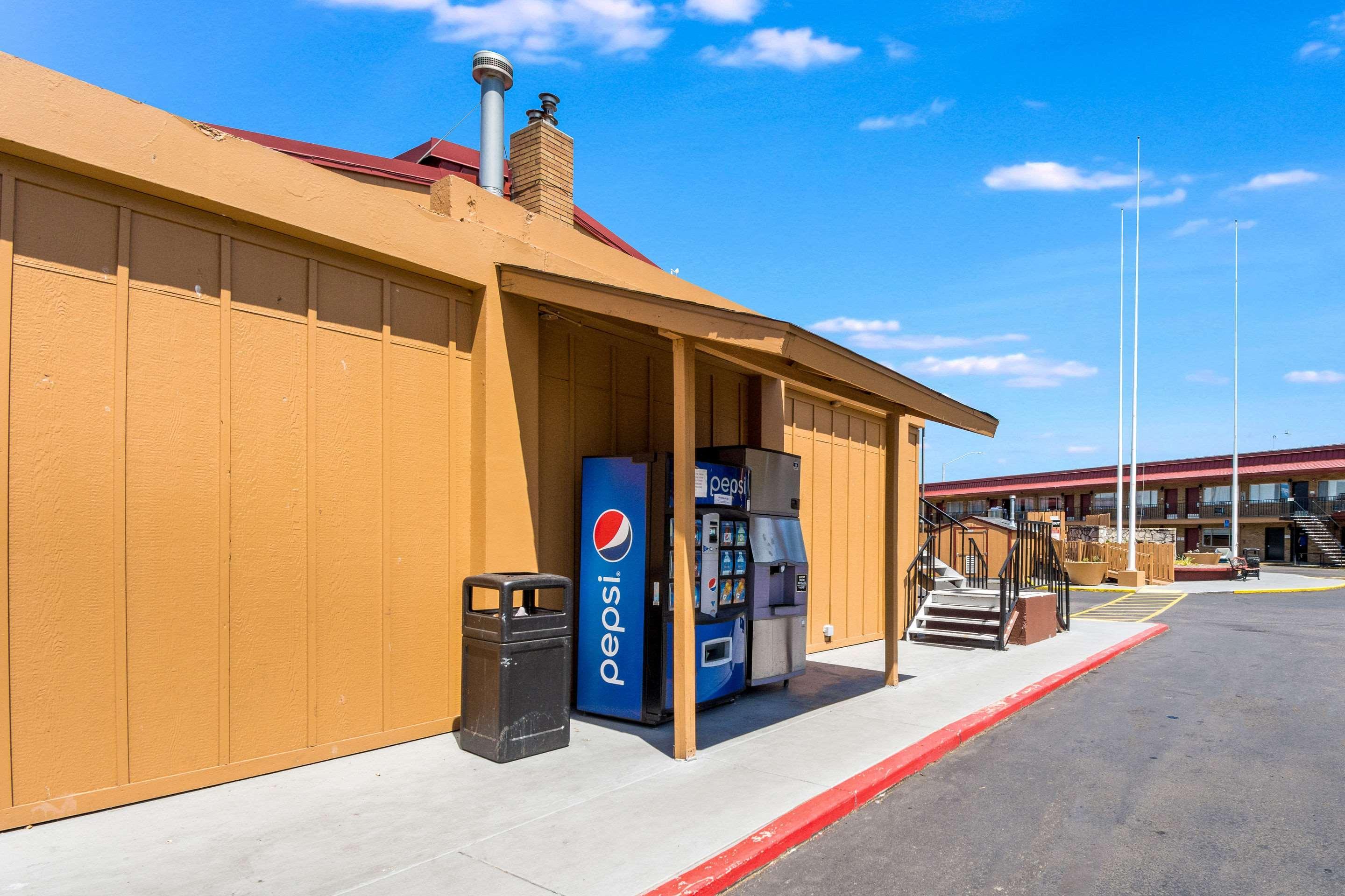 Quality Inn & Suites Airport Portland Bagian luar foto